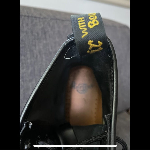 Women’s 8 Dr Marten classic lace up boot - Picture 4 of 6